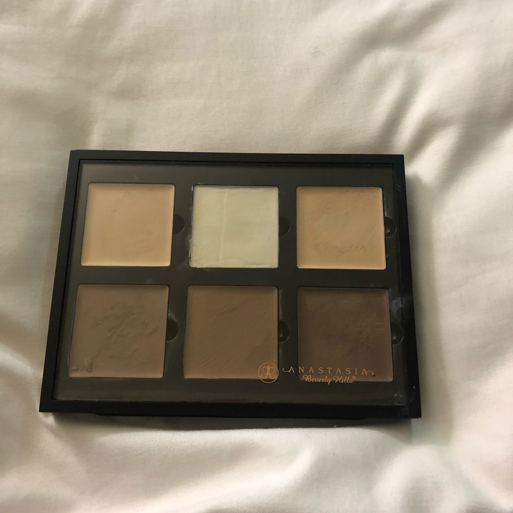 Anastasia Beverly hills